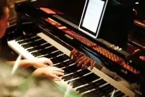 6-IL CIELO IN UNA STANZA PIANO BAR