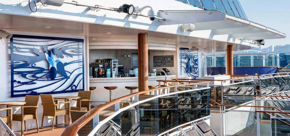 1- HORIZON BAR <br> SUNSETS WITH A DRINK IN HAND