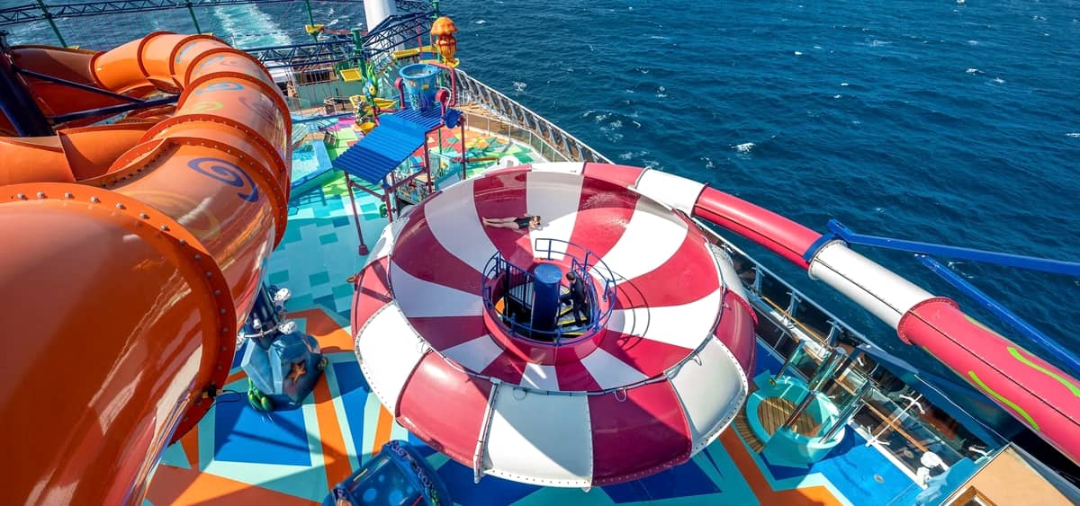 1- CORAL REEF AQUAPARK <br> THE IMMERSIVE WATERPARK