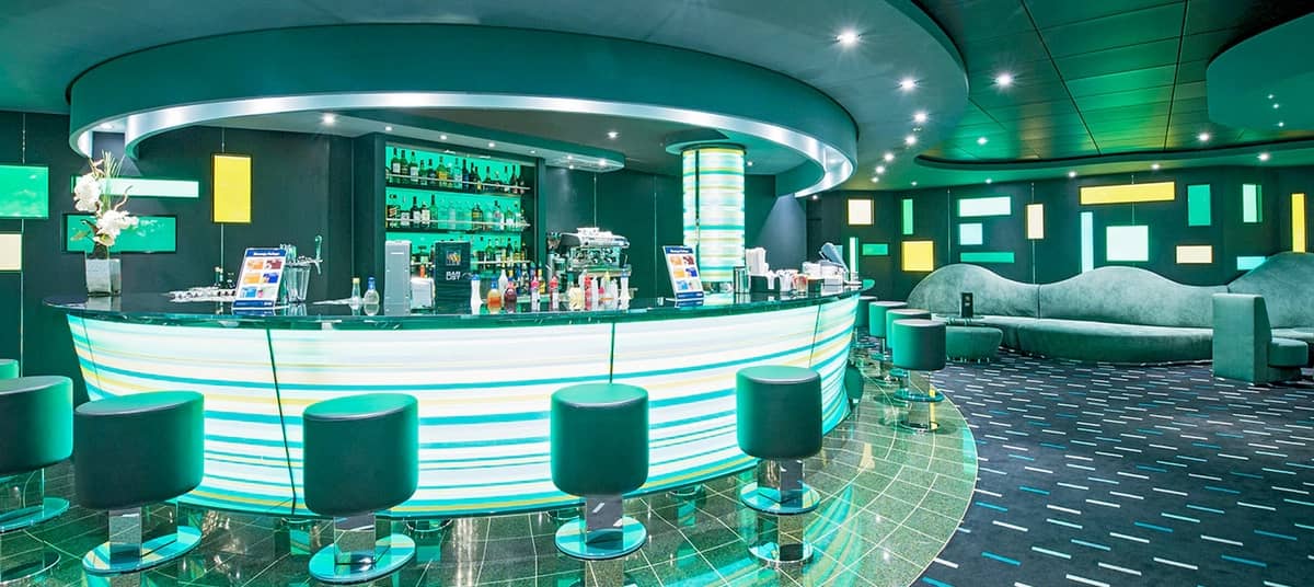 3- THE GREEN SAX JAZZ BAR <br> LIVE JAZZ IN A CHIC SETTING