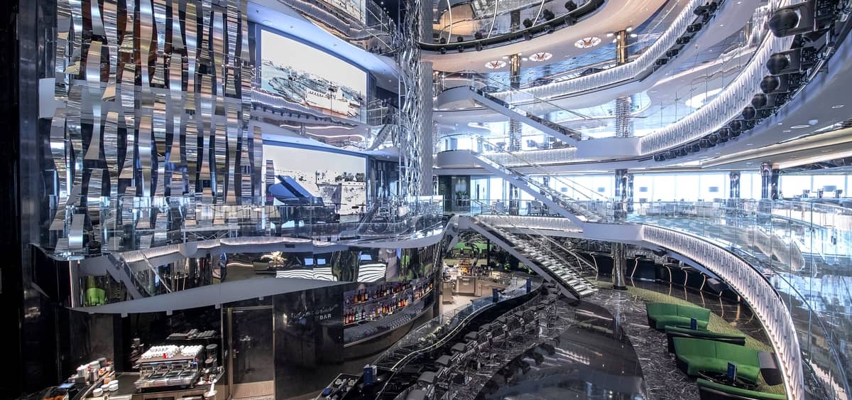 3- FOUR-DECK ATRIUM <br> A LIGHT-FILLED ATRIUM ACROSS FOUR DECKS