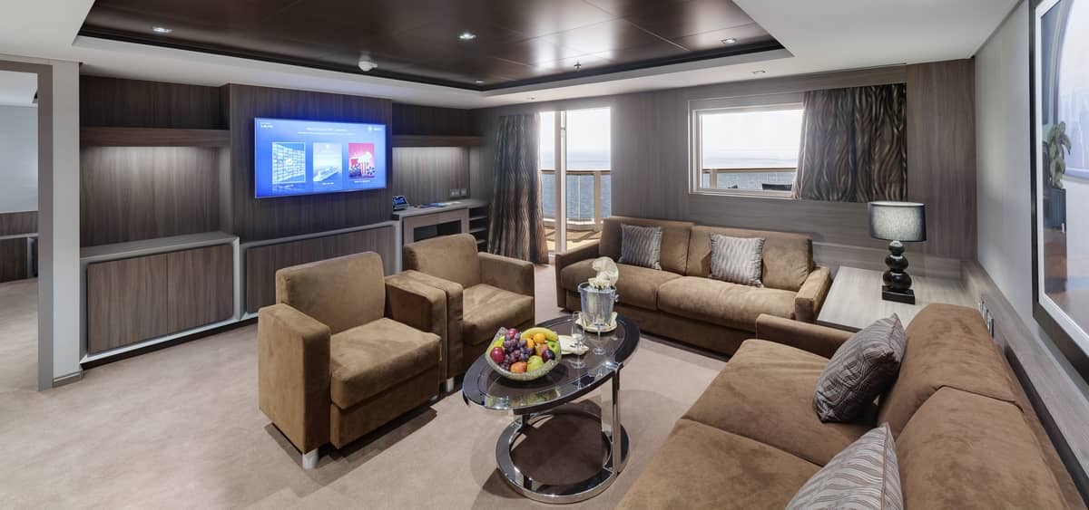 5- THE MSC YACHT CLUB <br> A QUIET RETREAT AT THE SHIP’S BOW