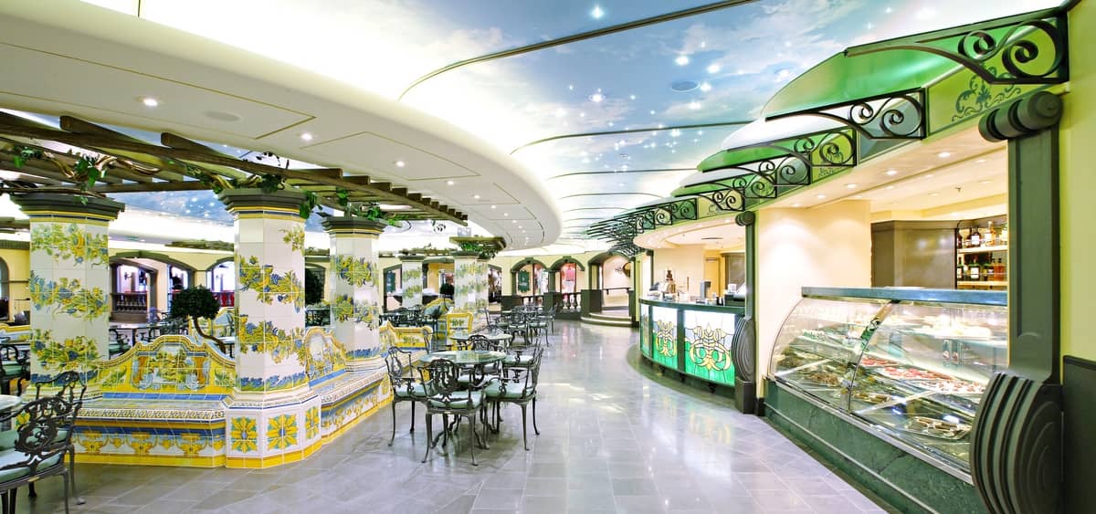 3- LA PIAZZETTA <br> THE ITALIAN PIAZZA OF FOOD AND LIVE MUSIC