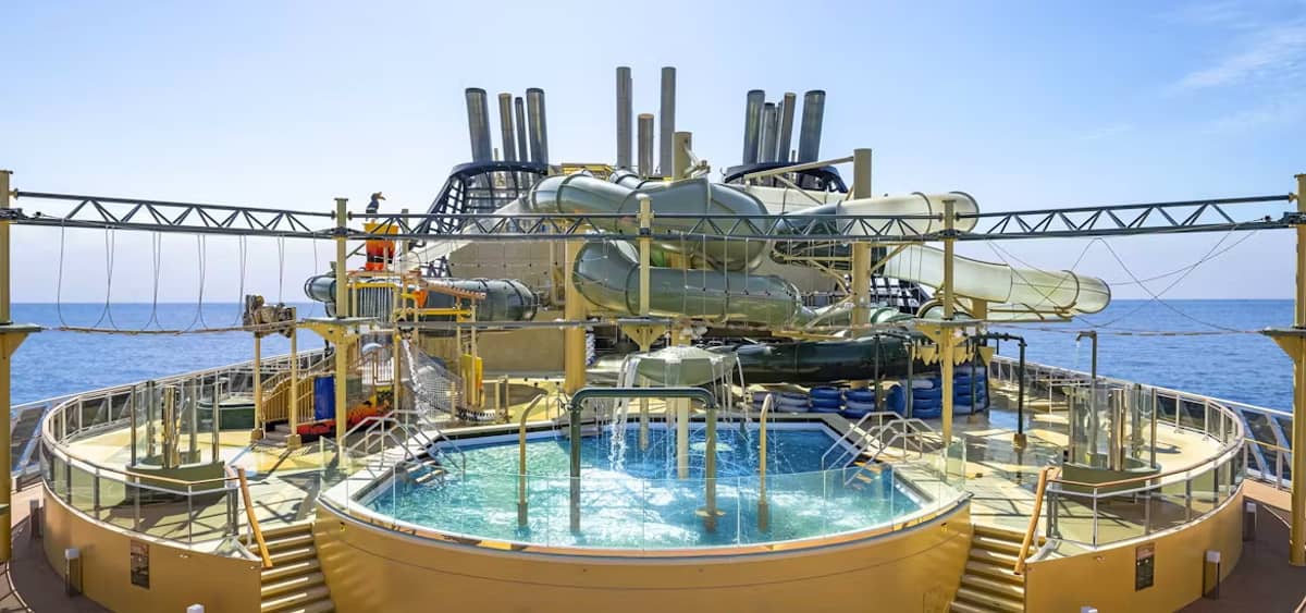 2- SAVANNAH AQUAPARK <br> SLIDES AND WATER PLAY FOR ALL AGES