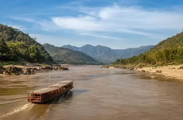 Between Huay Xai and Luang Prabang