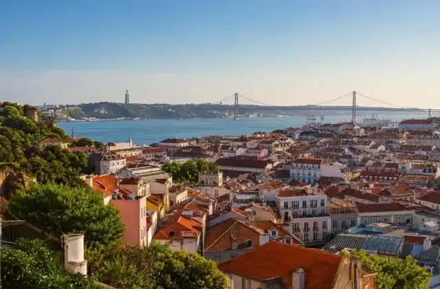 From Lisbon's miradouros