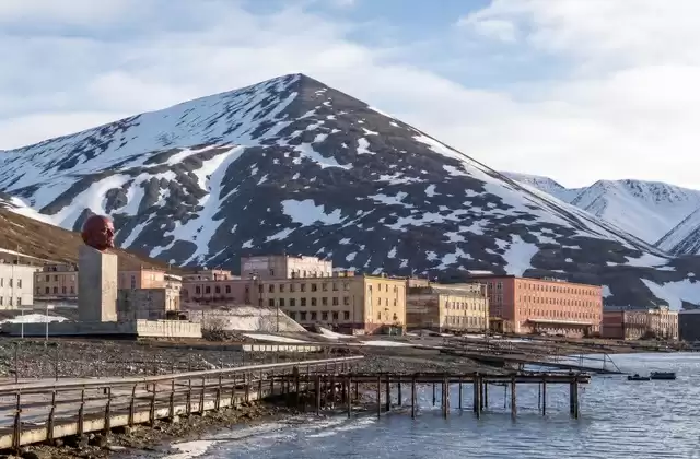 In Pyramiden or Barentsburg