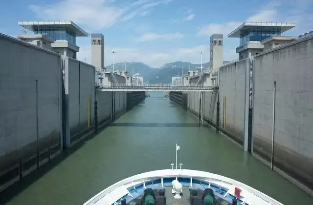 Dam locks