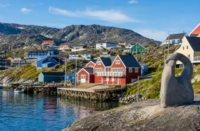 Stroll through Qaqortoq