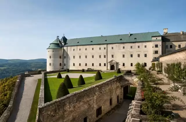 Červený Kameň Castle