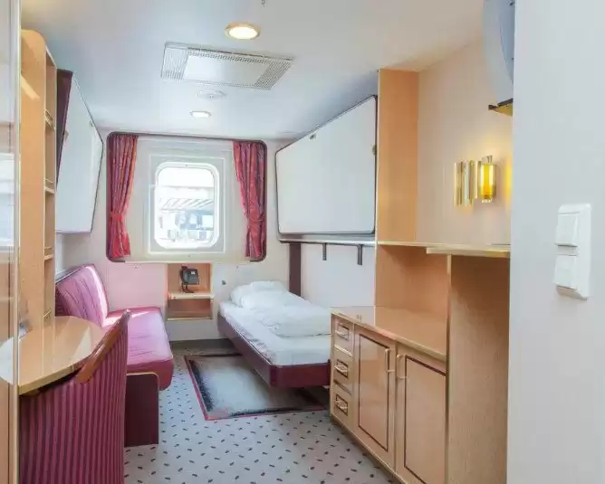 Lower deck stateroomin