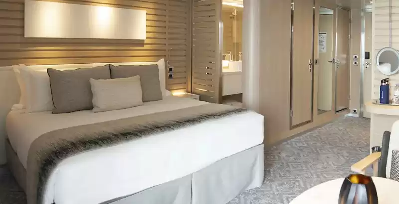 Privilege Suite Deck 6