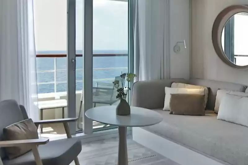 Privilege Suite Deck 6