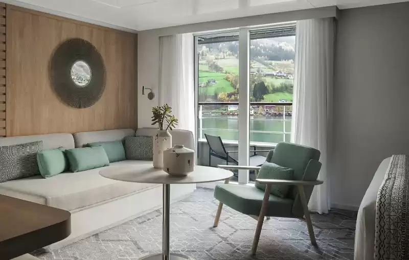 Privilege Suite Deck 5