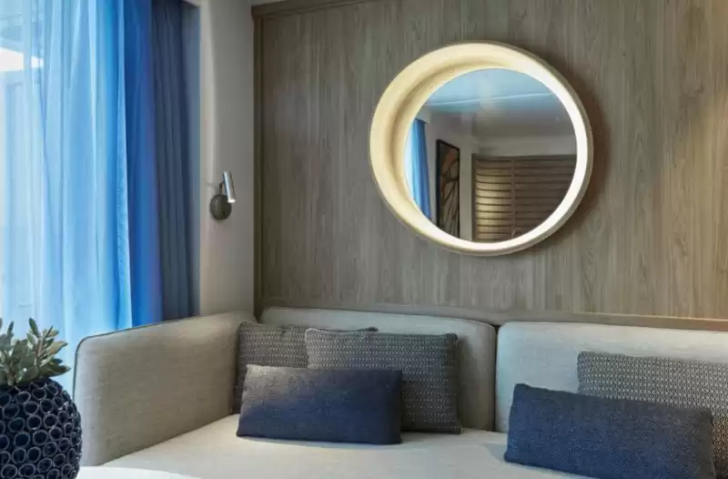 Privilege Suite Deck 6