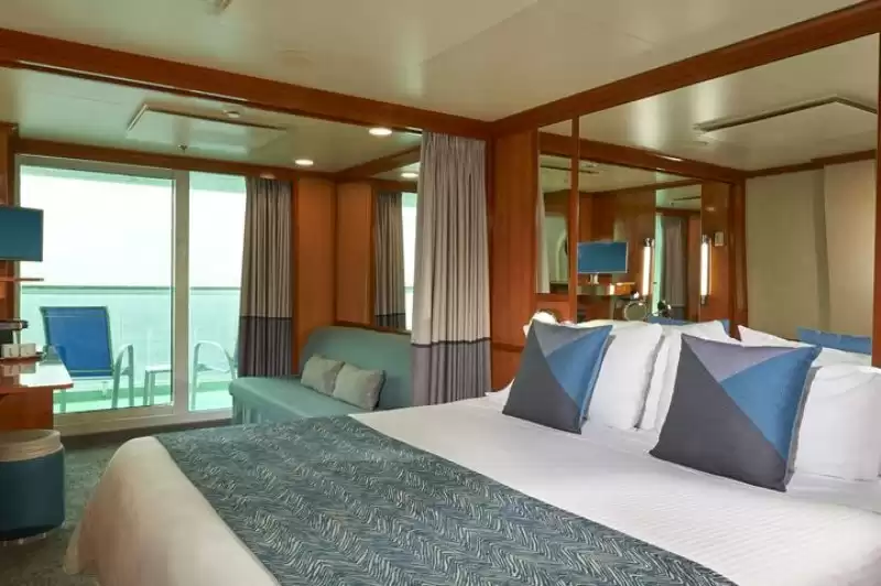 Balcony Suite with bow view