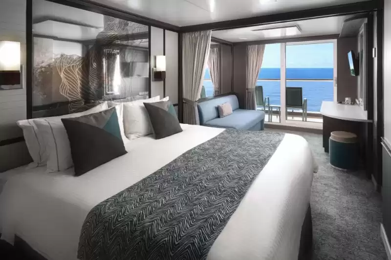 Balcony Suite with bow view