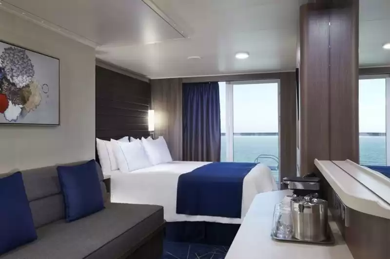 Balcony Suite with bow view