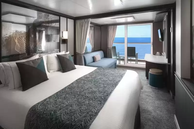 Balcony Suite with bow view