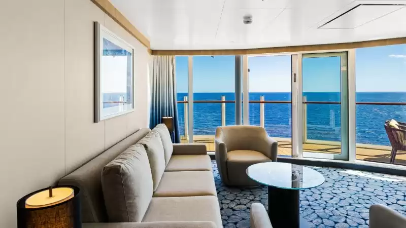 Spacious AquaTheater Suite – 1 Bedroom